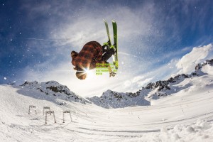 天价转会震撼足坛！巴黎圣日耳曼2.5亿欧元签下超级新星，创历史纪录