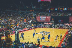 百米飞人巅峰对决 新星闪耀刷新纪录