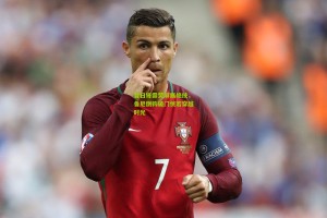 昔日锋霸荧屏展绝技，鲁尼倒钩破门恍若穿越时光