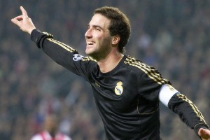 邮报独家，阿莫林背身拒看点球大战引争议，球迷怒批缺乏担当